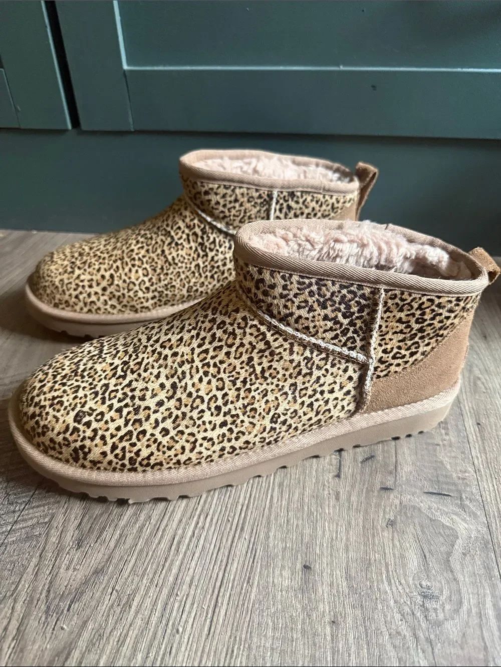 UGG ultra mini Speckles boots, calf hair leopard print, size 10 NEW!